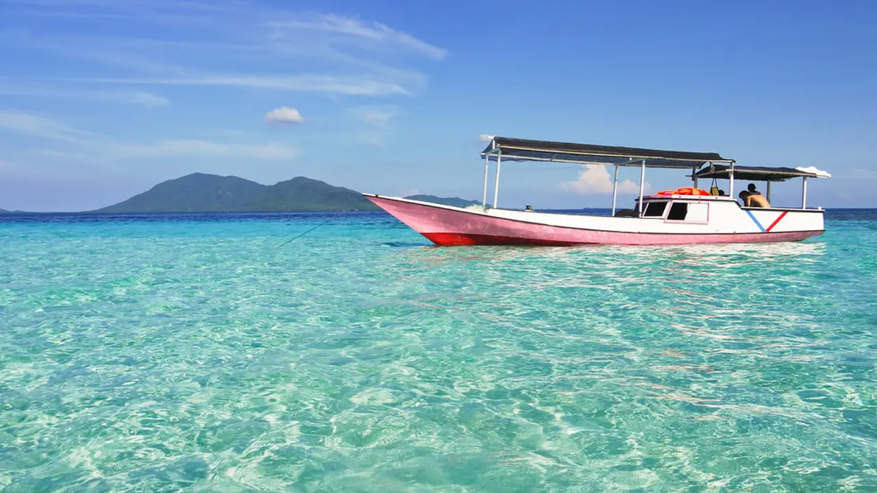 Menikmati Keindahan Pesona Pulau Cemara di Karimun Jawa
