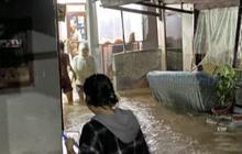 Banjir Besar Terjang Braga Bandung, Rumah-Rumah Warga Terendam hingga Satu Meter Lebih