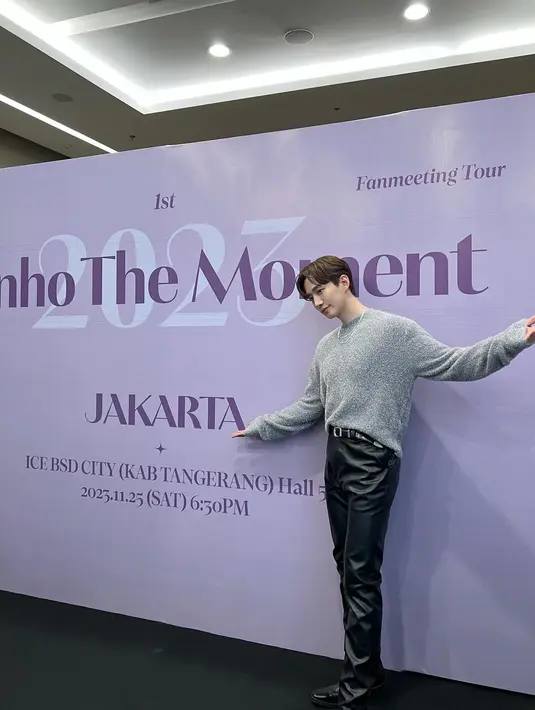 Setelah menyanyi, aktor berusia 33 tahun ini memperkenalkan diri dan menyapa fans sepenuhnya dalam bahasa Indonesia. "Saya Junho, selamat datang di acara fan meeting tour. Saya senang sekali datang ke Jakarta, saya akan membuat hari ini dan momen ini menjadi kenangan yang bahagia. Semuanya, saya benar-benar kangen banget sama kalian," tuturnya. (Foto: Instagram/ post_leejunho)