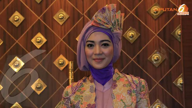 nuri-maulida-rev-131118b.jpg
