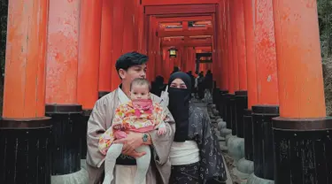 Sudah sejak awal bulan Januari kemarin, keduanya jalani liburan ke Negeri Sakura tersebut. Dari unggahan Instagramnya, pasangan ini pun sudah mengunjungi berbagai tempat seru yang berada di Jepang. salah satunya ialah Disneyland di Tokyo. (Liputan6.com/IG/@natta_reza)