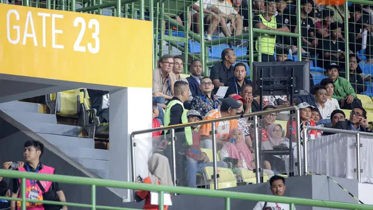 Patrick Kluivert dkk. Lahap Menikmati Hidangan Padang: Gulai Kakap Enggak Terlewat