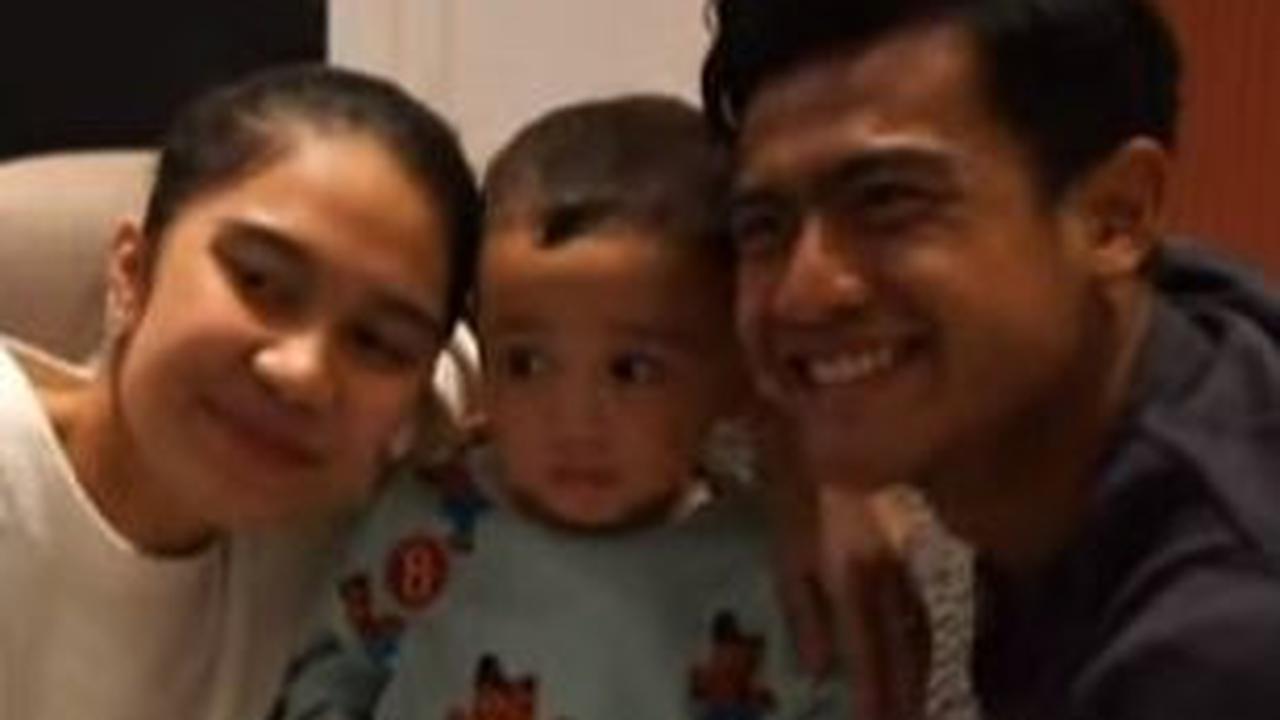 Diketahui, pasangan Azizah dan Arhan sangat mengidolakan Rayyanza. Keduanya gemas dengan tingkah lucu putra kedua Raffi Ahmad itu.&nbsp;