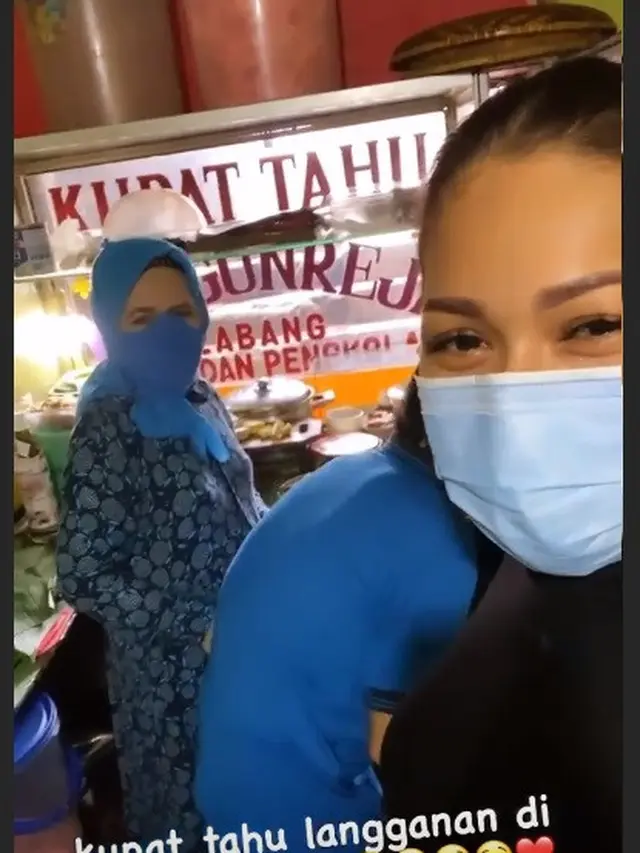 Tata Janeeta belanja ke pasar. (Sumber: Instagram/tatajaneetaofficial)