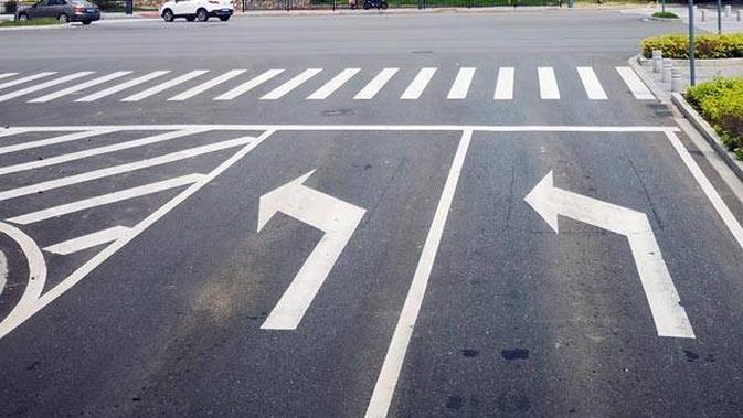 Dekode Bahasa Marka Jalan: Panduan Esensial untuk Pengendara Cerdas dan Aman