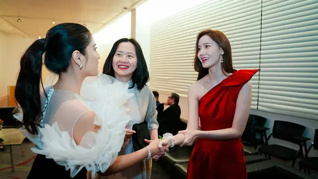 Potret Dian Sastrowardoyo Bareng Yoona SNSD