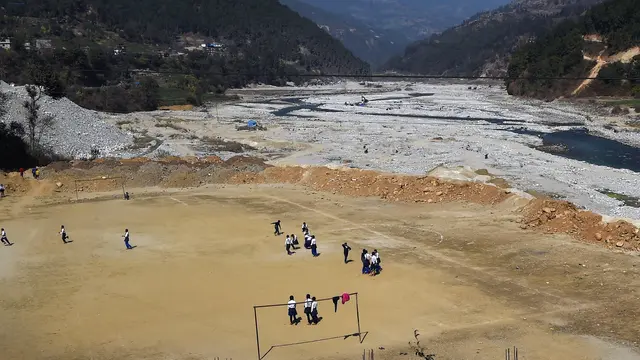 6 Lapangan Sepak Bola dengan Pemandangan Menawan
