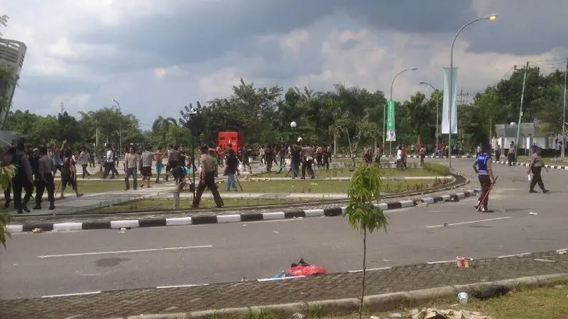 20151123 - Bentrok Massa HMI dengan Suporter PSPS Riau