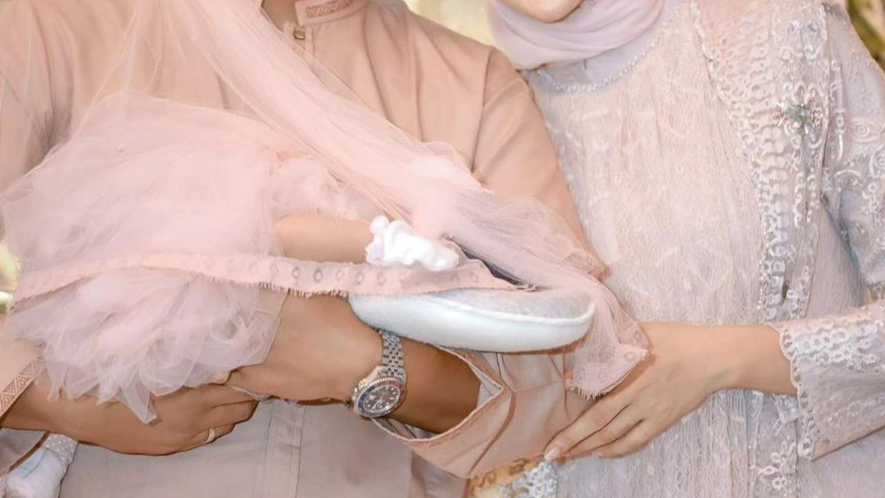Tampil Berhijab, ini Potret Cantik Bella Bonita Istri Denny Caknan di Acara Tasyakuran Baby Cundamani