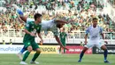 <p>Nama kedua ada bek tangguh asal Inggris, Alie Sessay. Penampilannya yang solid membuat Persebaya hanya mengalami kekalahan sebanyak enam kali dan berhasil finis di peringkat keempat klasemen BRI Liga 1 2021/2022. Ia juga beberapa kali dipercaya oleh Aji Santoso sebagai kapten tim waktu itu. (Bola.com/Wahyu Pratama)</p>