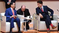 Lihat bagaimana penampilan Perdana Mentri Kanada, Justin Trudeau yang senang mengenakan kaus kaki unik untuk memberikan pernyataan.