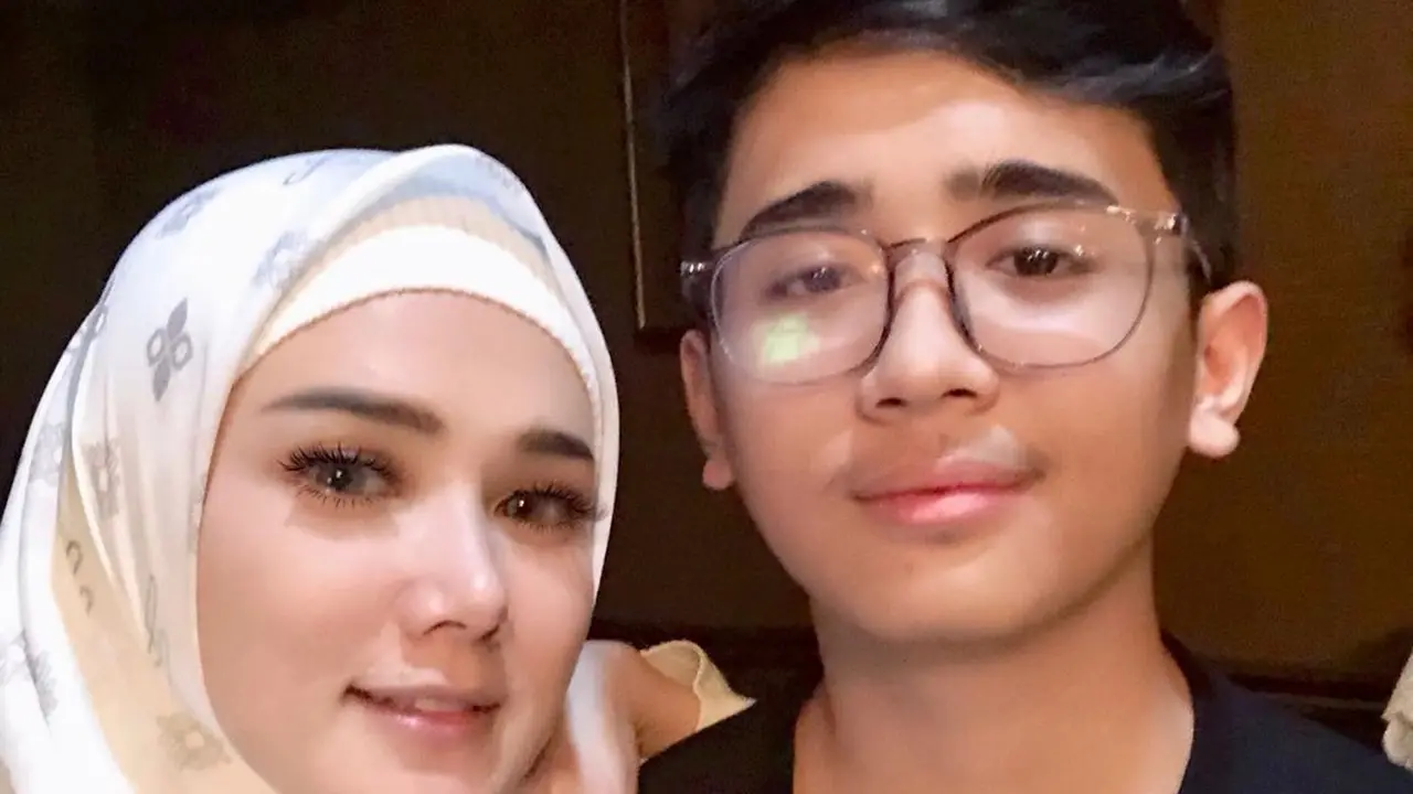 Mulan Jameela dan Muhammad Rafly Aziz
