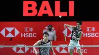 Kevin Sanjaya/Marcus Gideon lolos ke final BWF World Tour Finals 2021 usai kalahkan Lee Yang/Wang Chi Lin 18-21, 23-21 21-17 di Bali International Convention Center, Sabtu (4/12/2021). (Dok. PBSI)