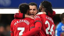 Duet dadakan di jantung pertahanan Manchester United, Ayden Heaven dan Noussair Mazraoui, tampil apik ketika timnya menang 1-0 atas Chelsea pada laga pekan ke-33 Premier League di Stamford Bridge, Minggu (19/04/2026) dini hari WIB. (AP Photo/Kirsty Wigglesworth)