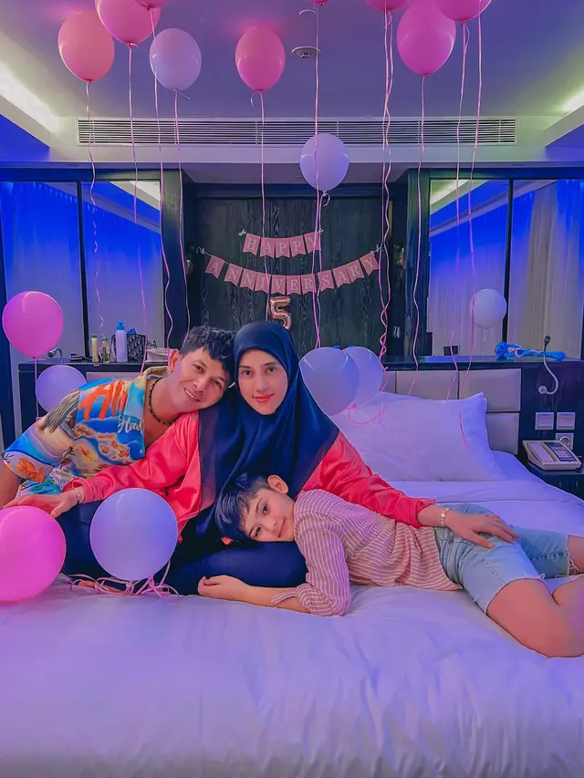 6 Momen Anniversary Pernikahan Fairuz A Rafiq dan Sonny Septian yang Dirayakan di Bali