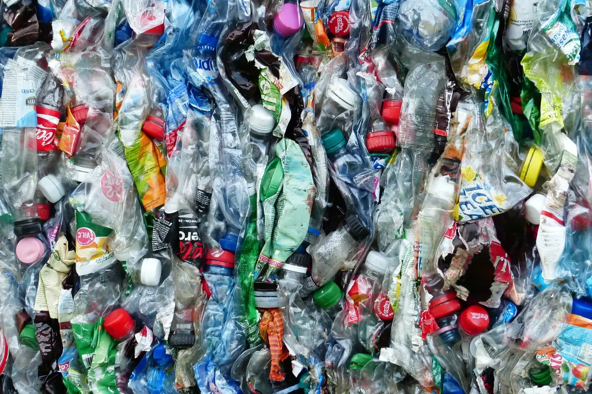 Ilustrasi limbah plastik
