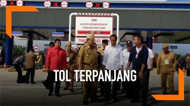 Presiden Jokowi beserta Ibu Negara dan beberapa menteri meresmikan tol Trans Sumatera ruas Bakauheni-Terbanggi Besar. Ruas tol ini kini memegang rekor tol terpanjang di Indonesia.