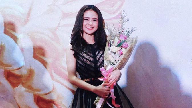 Di film Bebas, Maizura yang berasal dari Makassar ini berperan sebagai siswi SMA bernama Vina yang peran dewasanya dibintangi oleh Marsha Timothy. (Liputan6.com/IG/@maiiizura)