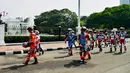Sejumlah pembalap MotoGP tiba di Istana Merdeka, Jakarta, Rabu (16/3/2022). Para pembalap datang dengan memakai setelah baju khusus balap motor yang akan dipakai dalam Grand Prix Indonesia di Mandalika pada 20 Maret 2022. (Biro Pers/Setpres)