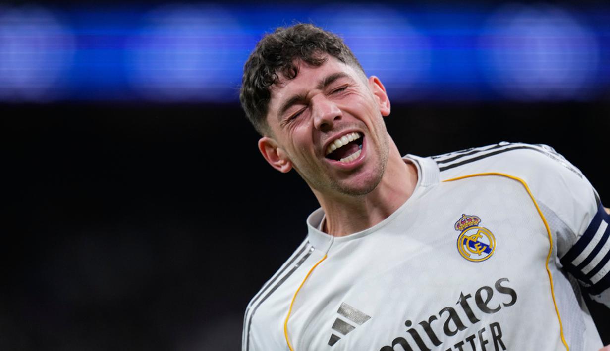 Real Madrid meraih kemenangan 4-1 atas Real Sociedad dalam laga jornada 24 La Liga Spanyol di Santiago Bernabeu, Minggu (15/2/2026) dini hari WIB. Kemenangan ini membawa Los Blancos berhasil mengambil alih posisi puncak klasemen dari Barcelona. (AP Photo/Manu Fernandez)