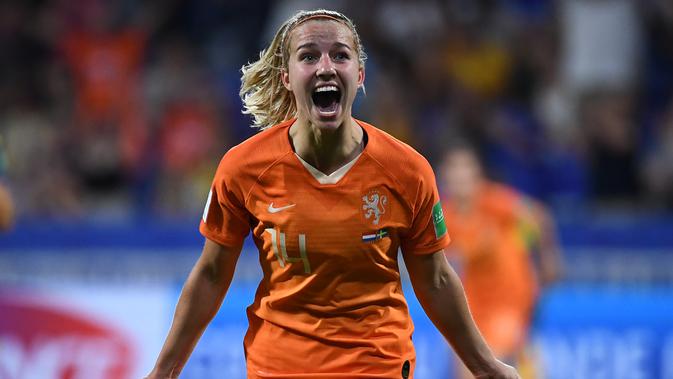 Gelandang timnas putri Belanda Jackie Groenen merayakan gol ke gawang Swedia pada semifinal Piala Dunia Wanita di Stade de Lyon, Rabu (3/7/2019) atau Kamis dini hari WIB. (AFP/Franck Fife)