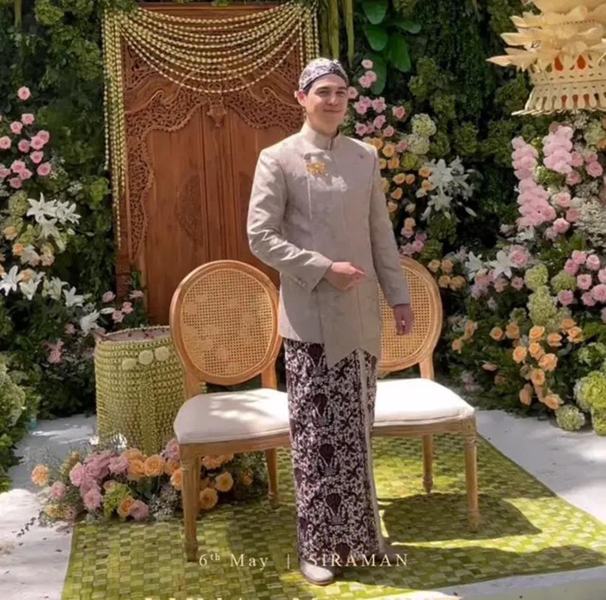 Potret Gagah Maxime Bouttier Calon Suami Luna Maya Kenakan Beskap saat Siraman dan Sungkeman