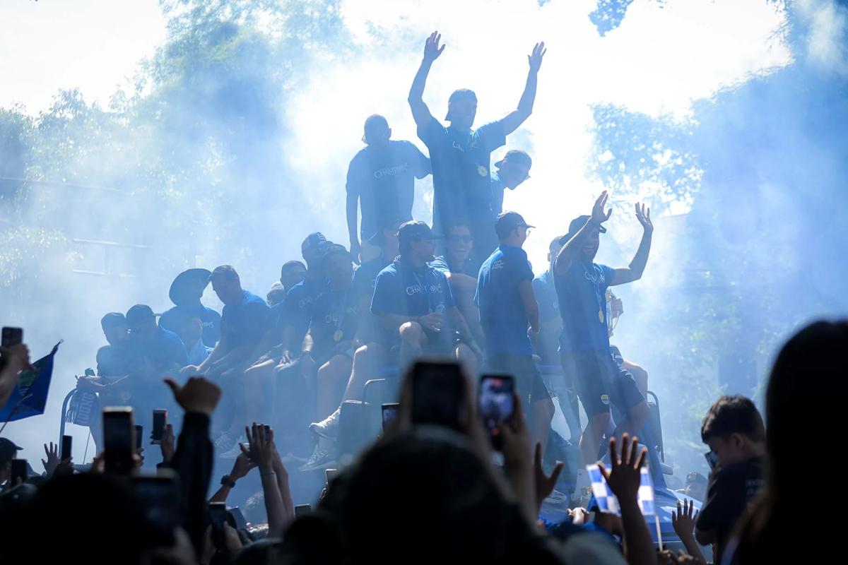 Foto: Lautan Bobotoh Rayakan Persib Juara BRI Super League 2026