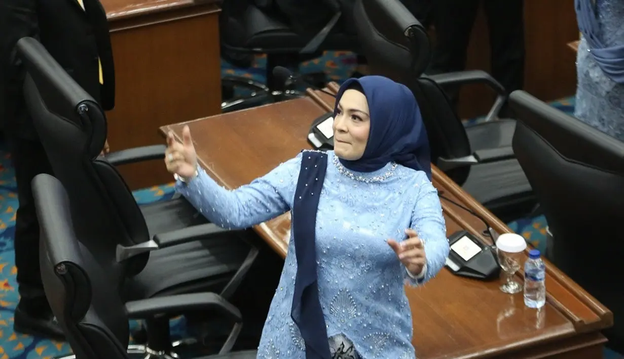 Ia mengaku kerap dipandang sebelah mata untuk jadi anggota dewan. Hal itu karena dia seorang perempuan dan artis [KapanLagi.com®/Budy Santoso]