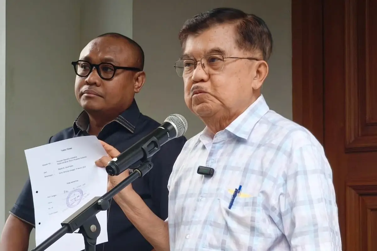 Wakil Presiden ke-10 dan ke-12  Indonesia, Jusuf Kalla di kediamannya di Jakarta Selatan, Minggu (5/4/2026).