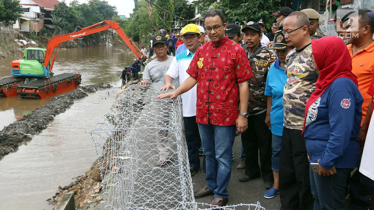 Anies Baswedan Tinjau Jalan Inspeksi Retak