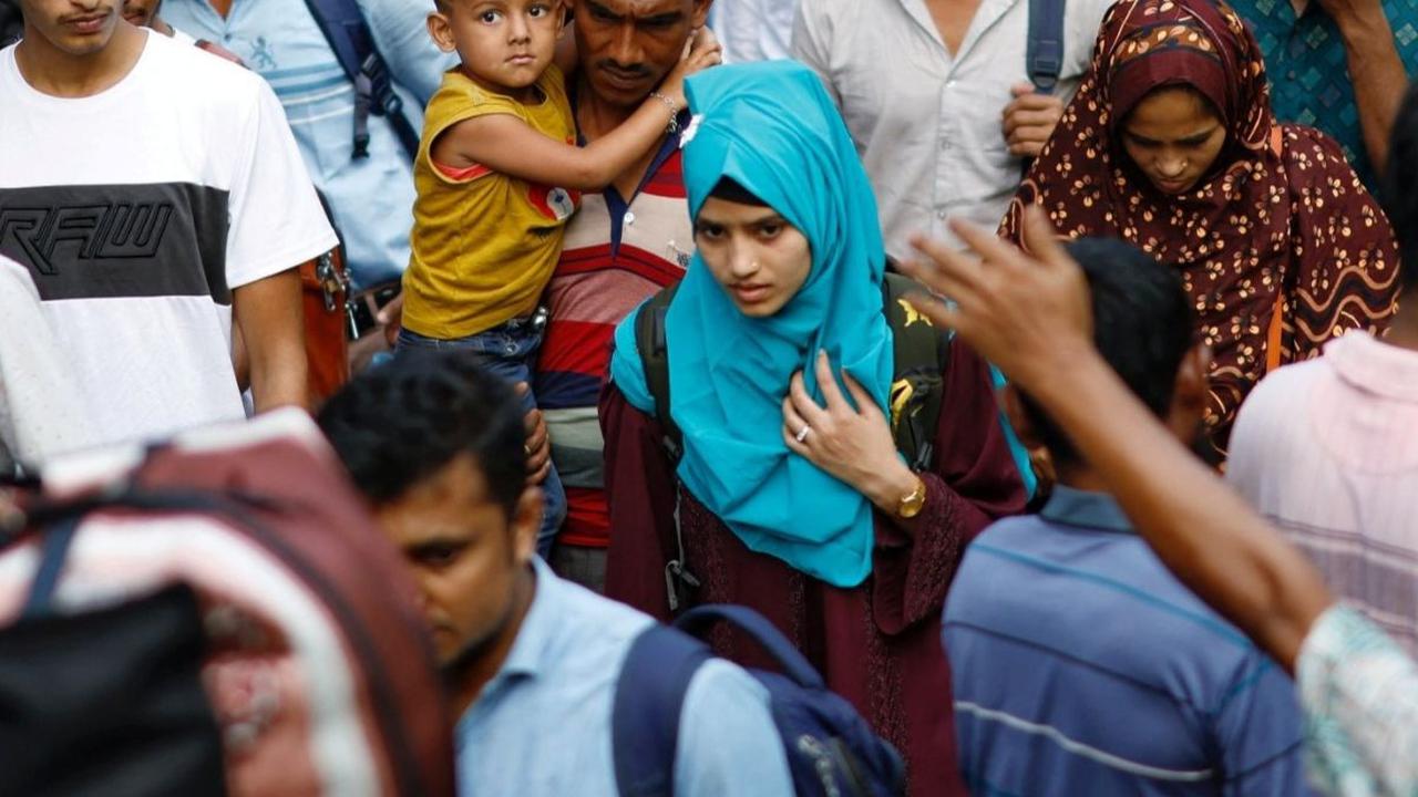 Meski demikian, semangat warga Bangladesh untuk mudik tidak surut. Foto: REUTERS / Mohammad Ponir Hossain