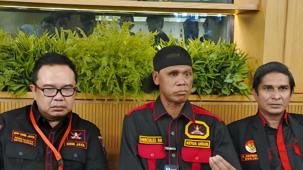 Ketua Umum DPP Grib Jaya, Hercules Rosario de Marshal (tengah) (Istimewa)
