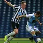 Gelandang Newcastle United, Sean Longstaff, merasa tersanjung masuk dalam daftar pemain buruan Manchester United. (AFP/CreditLINDSEY PARNABY)