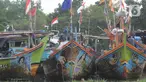 Kapal nelayan bersandar di Dermaga Kali Angke, Jakarta, Sabtu (9/9/2023). (merdeka.com/Imam Buhori)