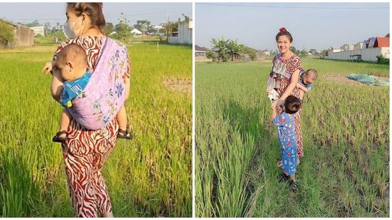 Tampil Sederhana, Ini 6 Potret Vicky Pakai Kain Jarik saat Momong Buah Hati