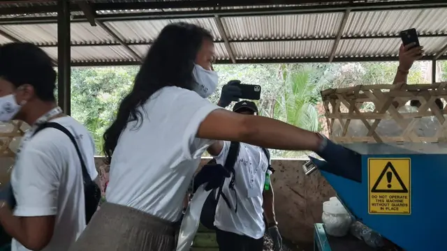 Pengolahan Daur Ulang Sampah Plastik di Desa Les, Buleleng, Bali