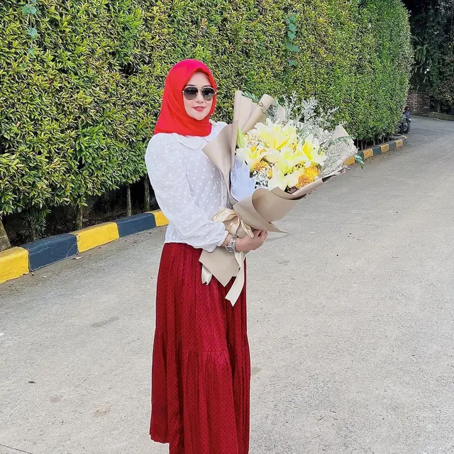 Akui Masih Belajar, Ini 6 Potret Ratu Dewi Imasy 'Dari Jendela SMP' Pakai Hijab