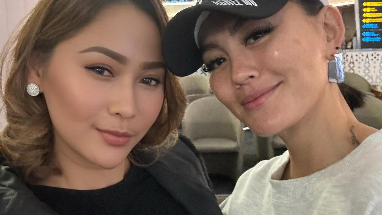 Potret Inul Bertemu Agnez Mo di Bandara