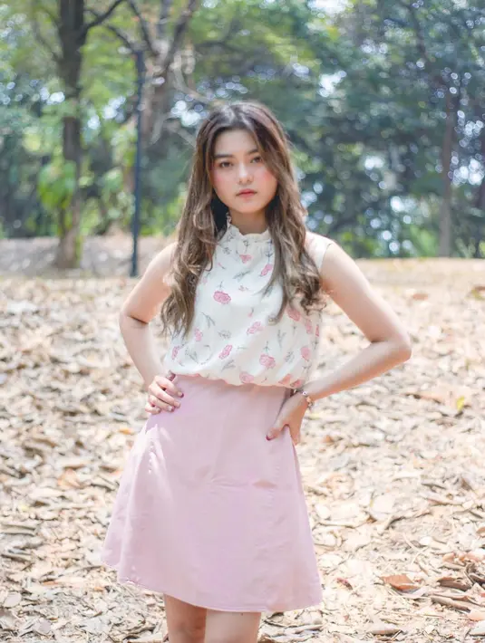 Pasca lulus dari JKT48, Cesen jadi seorang selebgram dan juga aktif sebagai konten kreator di Youtube. [Foto: Instagram/ceseniy].