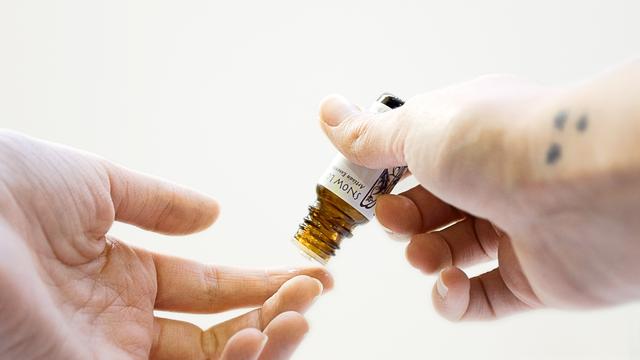 Ilustrasi tea tree oil