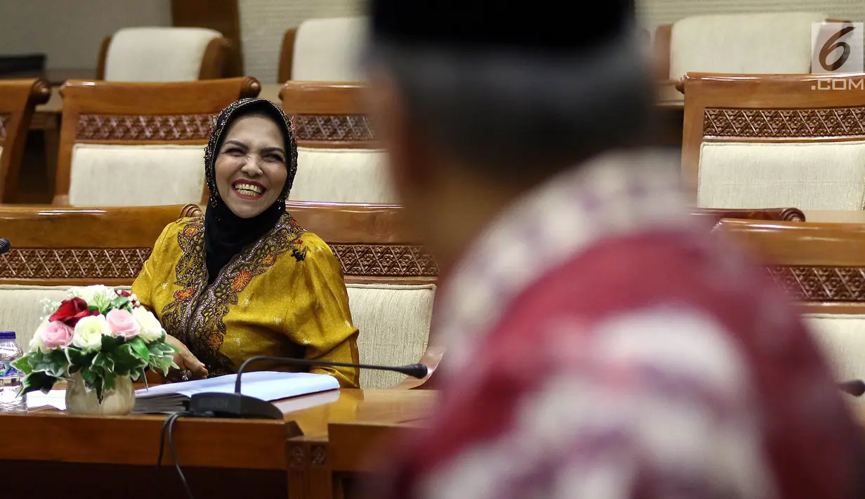 Calon anggota Badan Pemeriksa Keuangan (BPK) Nurhayati Ali Assegaf menjalani uji kelayakan dan kepatutan oleh Komisi XI DPR di Kompleks Parlemen Senayan, Jakarta, Senin (2/9/2019). Komisi XI bakal memilih 5 dari 32 nama yang lolos sebagai calon anggota BPK 2019-2024. (Liputan6.com/JohanTallo)