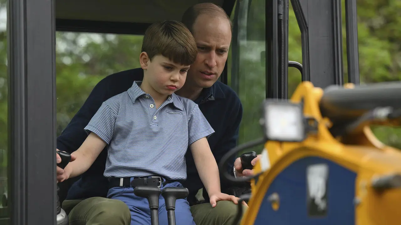 Pangeran Louis dan Pangeran William. (Daniel Leal/Pool Photo via AP)