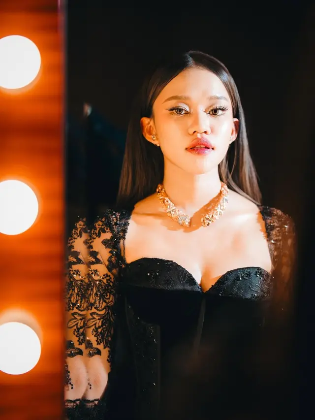 Pangling! Ummi Quary Tampil Glow Up Bak Barbie di Premiere Film Pamali