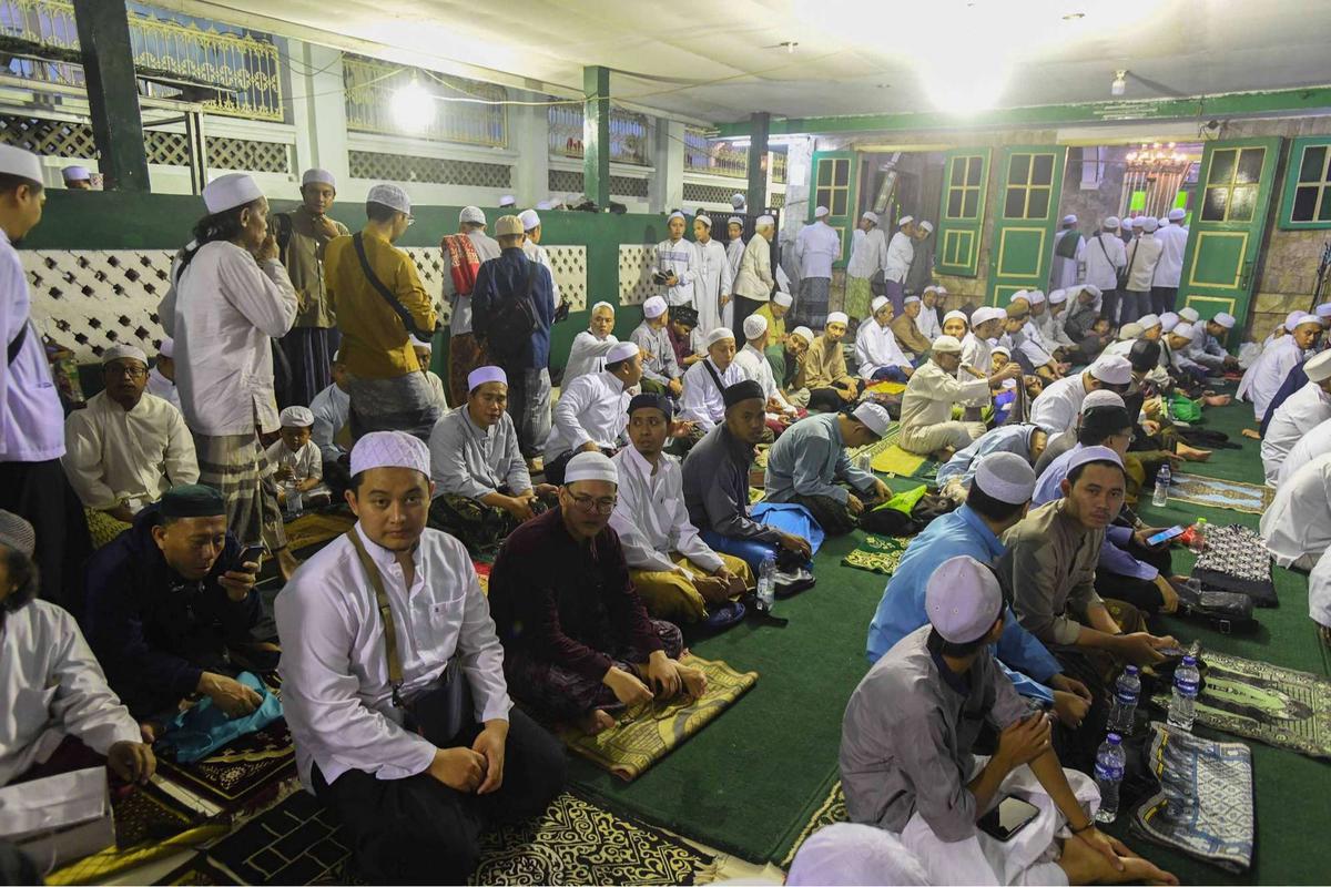 Ribuan jemaah berburu malam Lailatul Qadar di Bogor