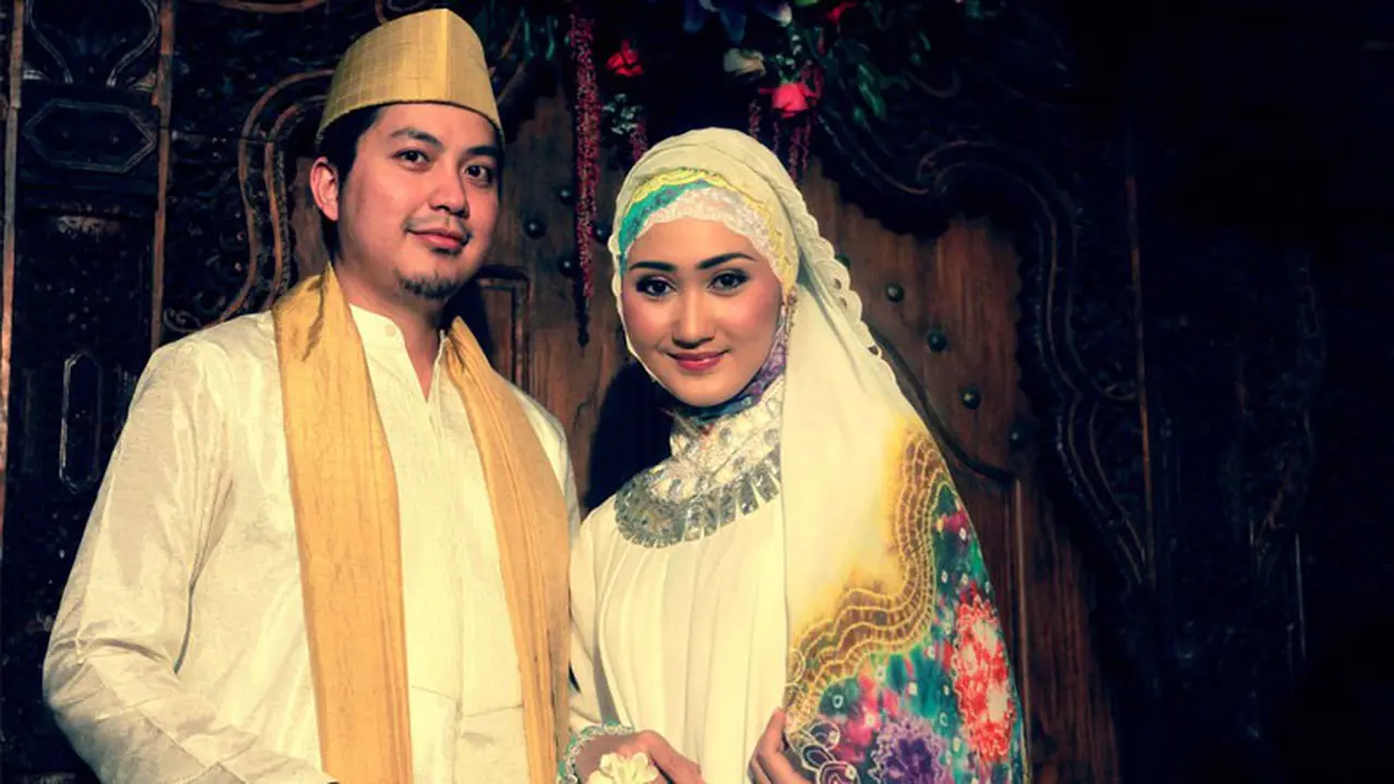Dian Pelangi dan mantan suami, Tito Haris Prasetyo.