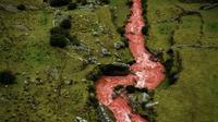 Sungai merah di Peru, disebut Palquella Pucamayu. (Instagram/@hiltondavila)
