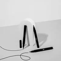 Eyeliner merupakan salah satu jenis peralatan makeup untuk menunjang kecantikan saat menghias mata. (Foto: Unsplah/Ashley Piszek)