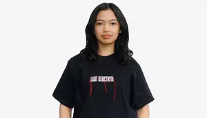 Terinspirasi Film Laut Bercerita, Sejauh Mata Memandang Rilis Koleksi Kaus hingga Bandana