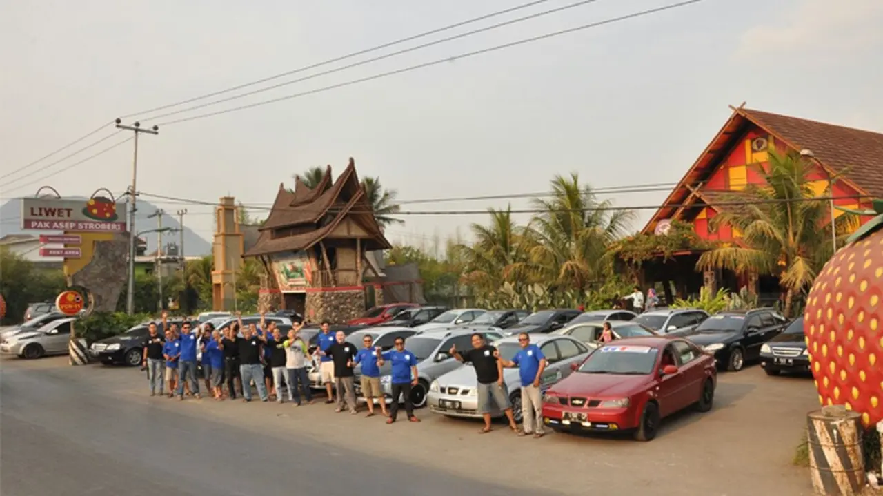 Touring Komunitas CEO ke Garut Rayakan Hari Batik
