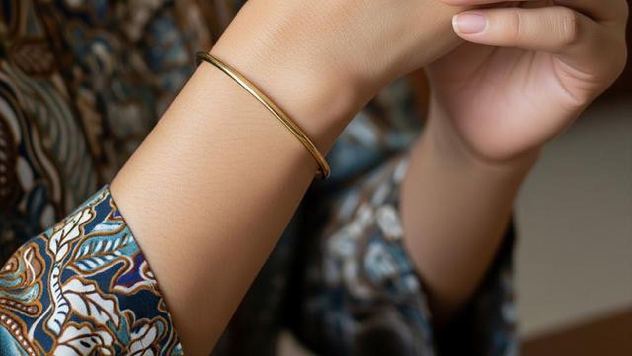 9 Model Gelang Emas Klasik untuk Ibu Rumah Tangga Usia 40 Tahun, Nyaman dan Elegan